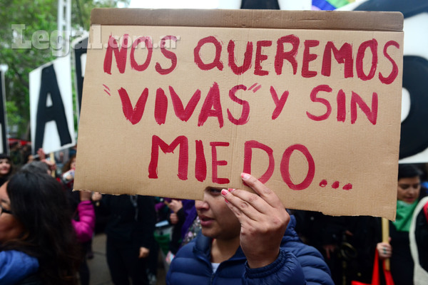 La iniciativa nace frente al número de casos de violencia de género en la región, ya que en Latinoamérica están 14 de 25 países con más altas tasas de femicidios.